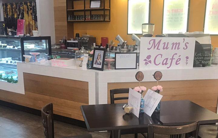 Picture of the counter at Mum's Café.